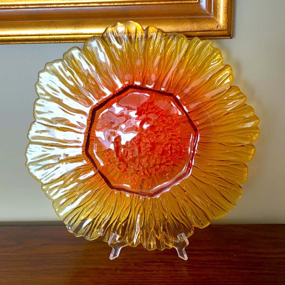 Glass serving plate